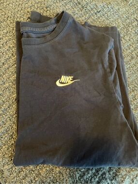 Nike Short Sleeve T-Shirt in Navy with white Logo